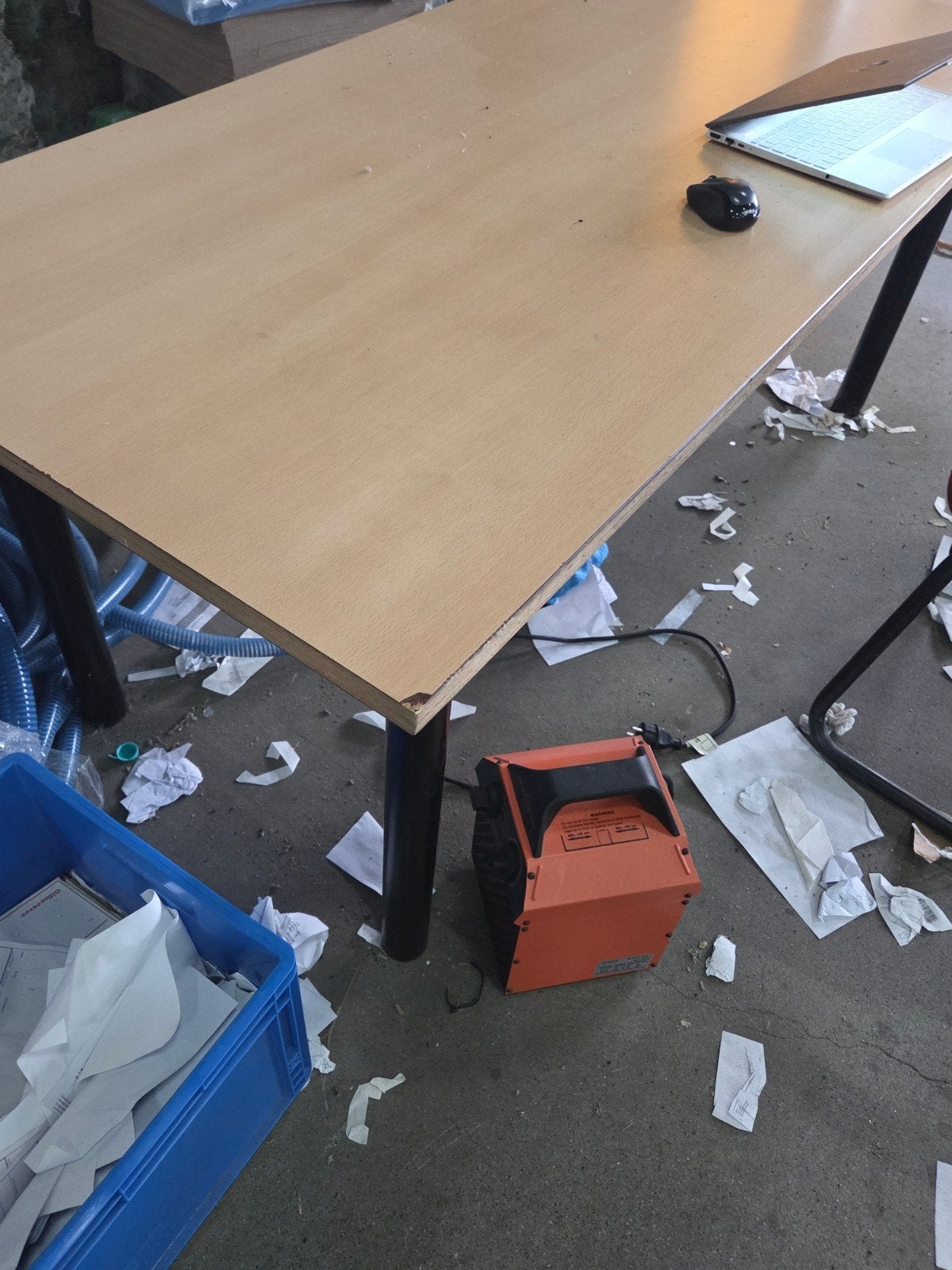Ruime tafel met metalen poten inpaktafel, Overige houtsoorten, Gebruikt, 200 cm of meer, Rechthoekig