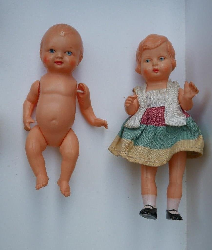 2 oude Minerva poppenhuis popjes, Verzamelen, Ophalen of Verzenden, Gebruikt, Poppenhuis