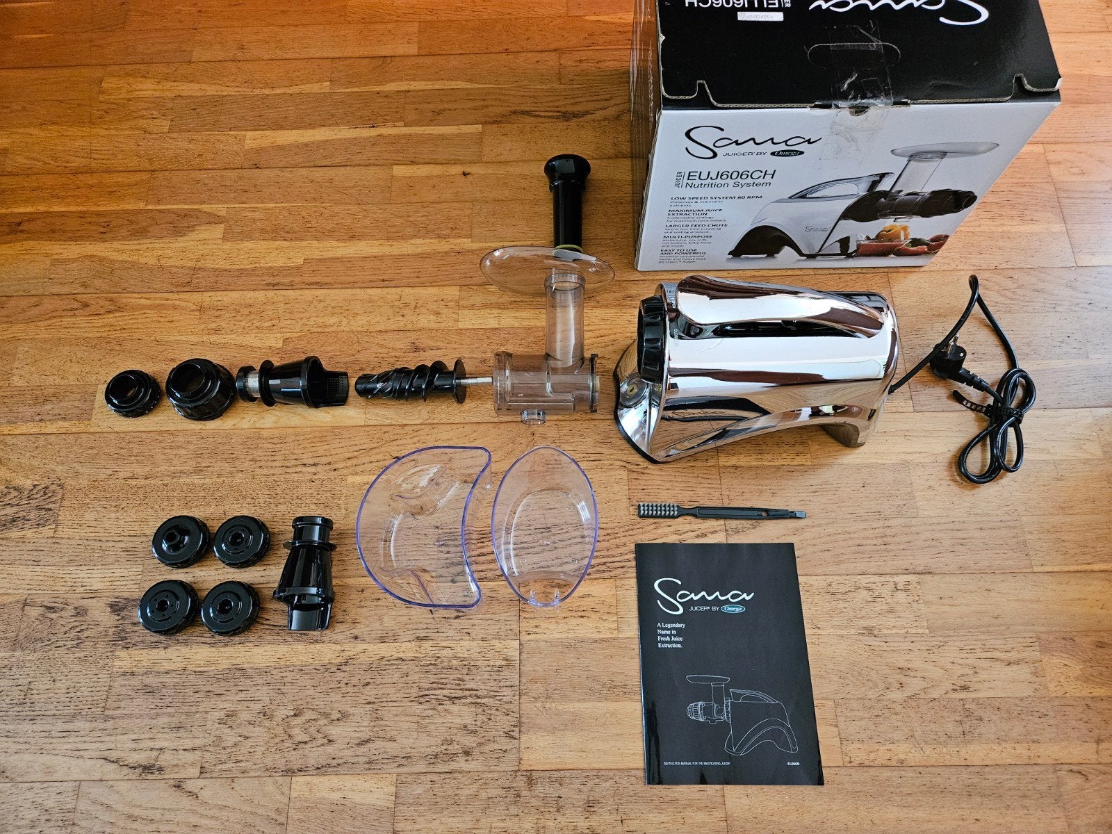 Sana by Omega Slowjuicer plus Celery Cap, Witgoed en Apparatuur, Juicers, Ophalen of Verzenden, Zo goed als nieuw, Slowjuicer