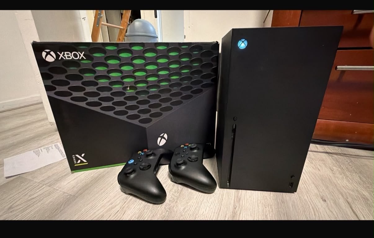 Xbox Series X met 2 controllers en doos in perfect condition, Ophalen, Zo goed als nieuw