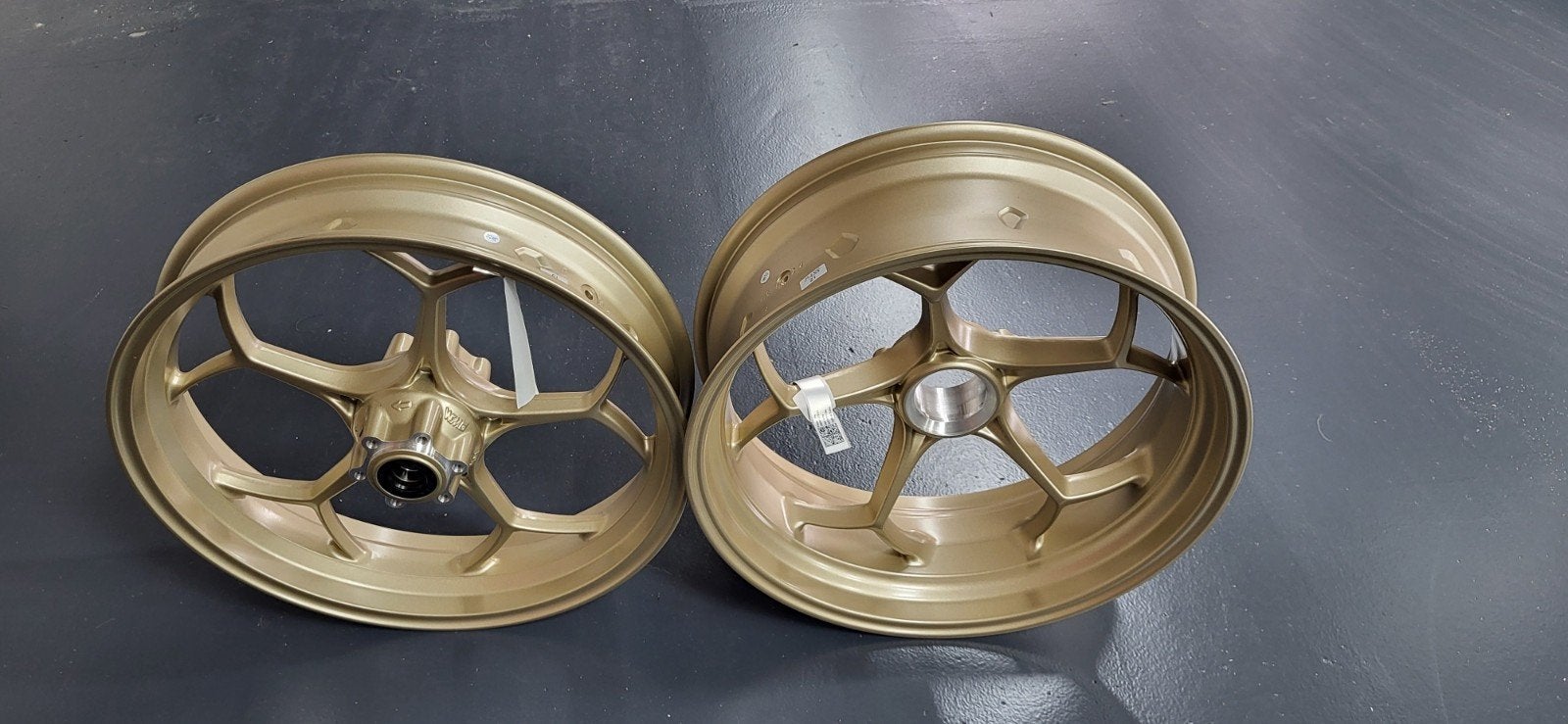 moto guzzi wielen set nieuw goud mandello v100, Ophalen, Nieuw