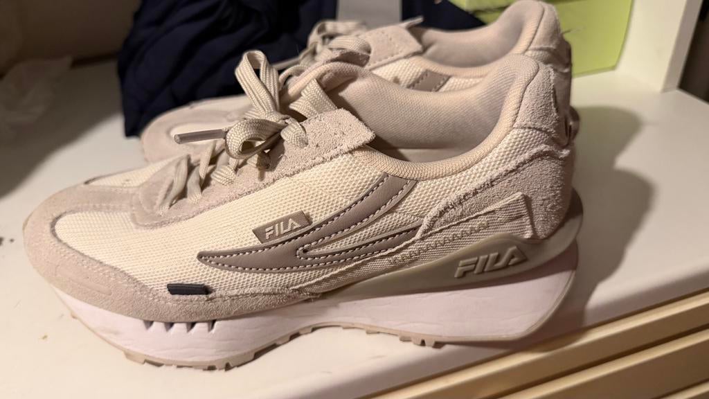 Fila schoenen, Ophalen of Verzenden, Gedragen, Beige, Sneakers of Gympen