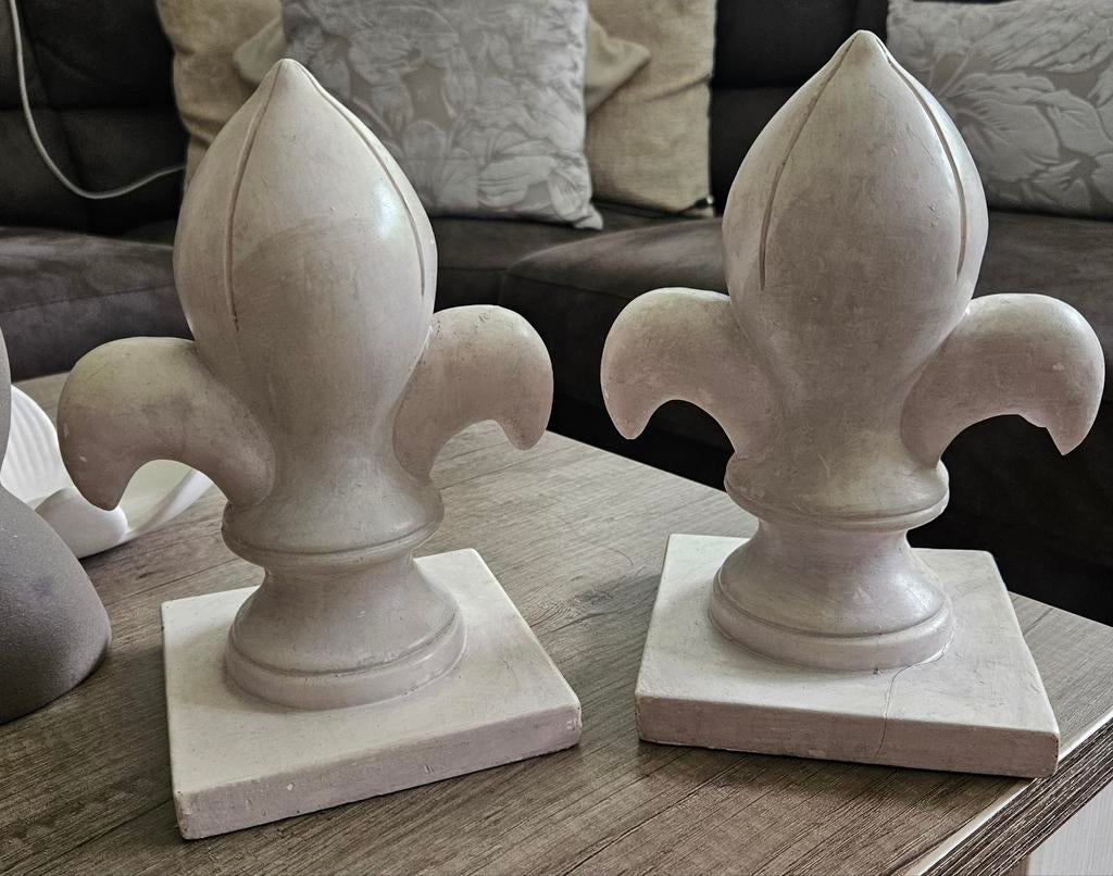 2 stuks set franse lelie beeldjes ornament ornamenten, Ophalen