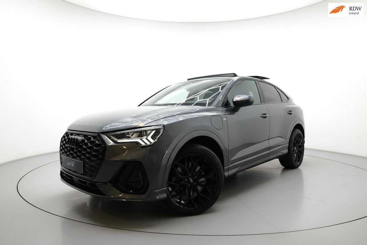 Audi Q3 Sportback 45 TFSI e 3x S LINE PANO VIRTUAL ACC MATRI, Auto's, Audi, Dealer onderhouden, Gebruikt, Hybride Elektrisch/Benzine