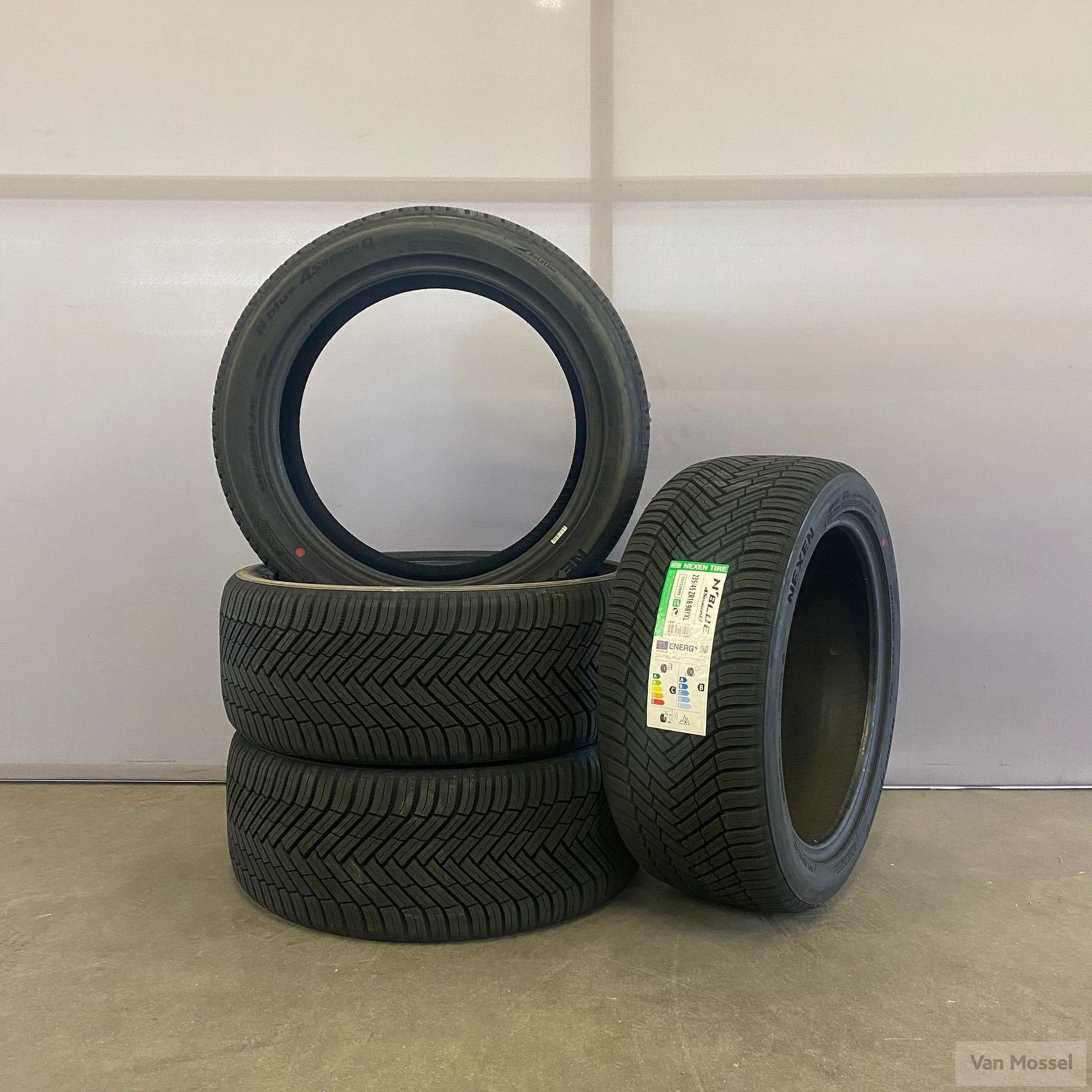 Nexen N Blue 4 Season 2 235/45/ZR18 98Y XL, Auto-onderdelen, Banden en Velgen, 18 inch, Gebruikt, -, -