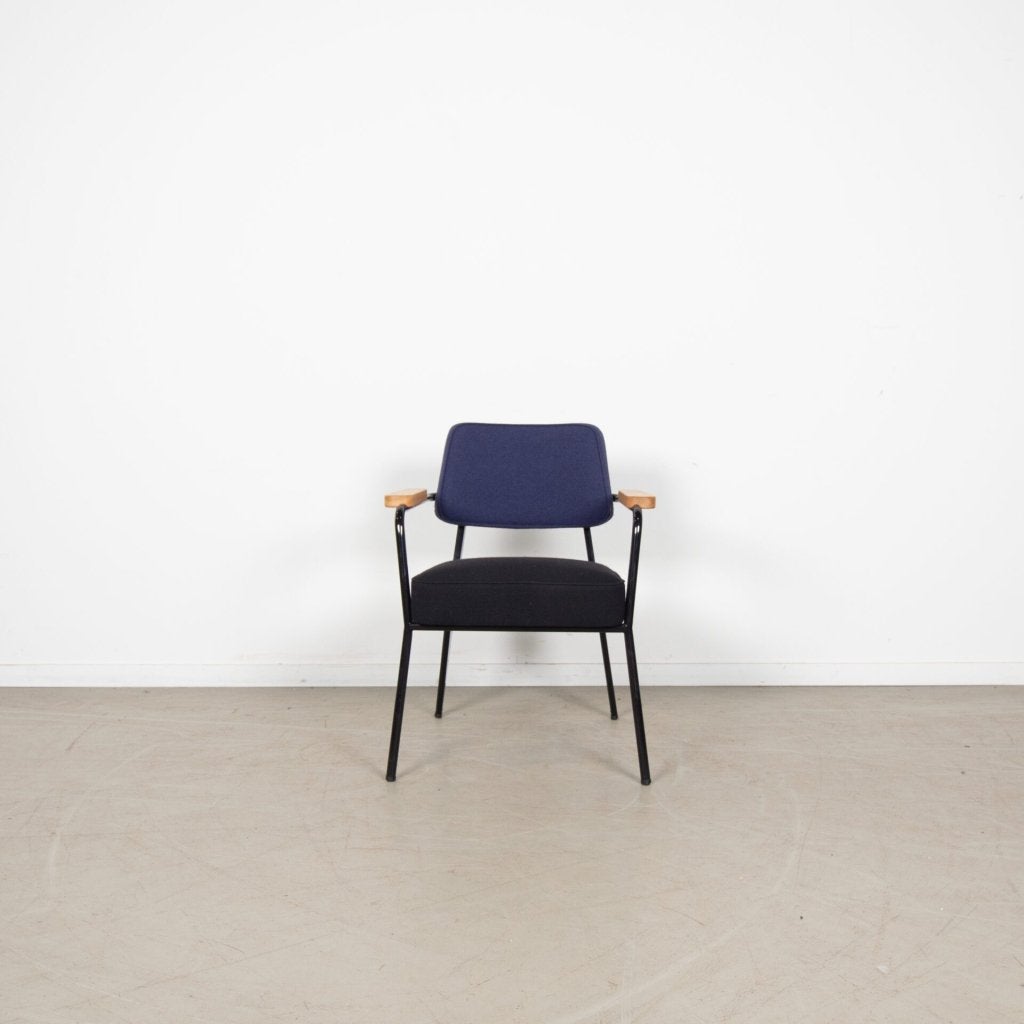 1x Vitra Prouve Direction Fauteuil Donkerblauw/Zwart Stof, Huis en Inrichting, Fauteuils, Niet ingevuld, Zo goed als nieuw, Niet ingevuld