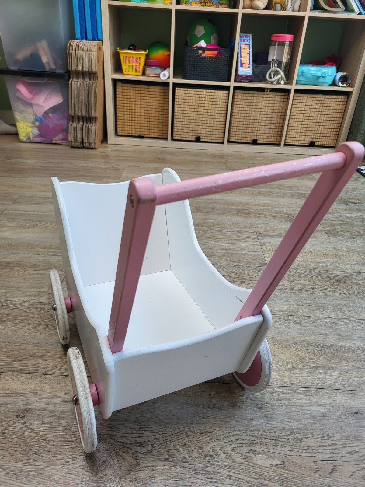 Houten poppenwagen met gebruikerssporen, Ophalen, Gebruikt, Babypop
