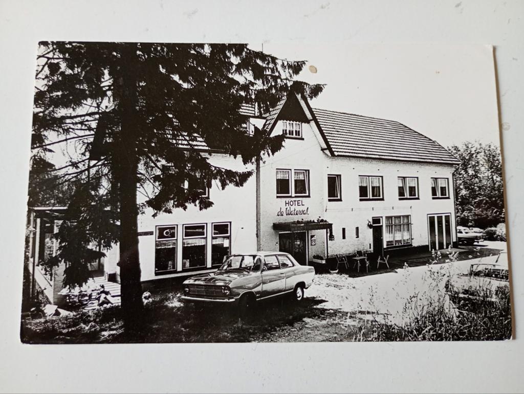 Schin op Geul Hotel De Waterval met Auto 1975, Ophalen of Verzenden, 1960 tot 1980, Limburg