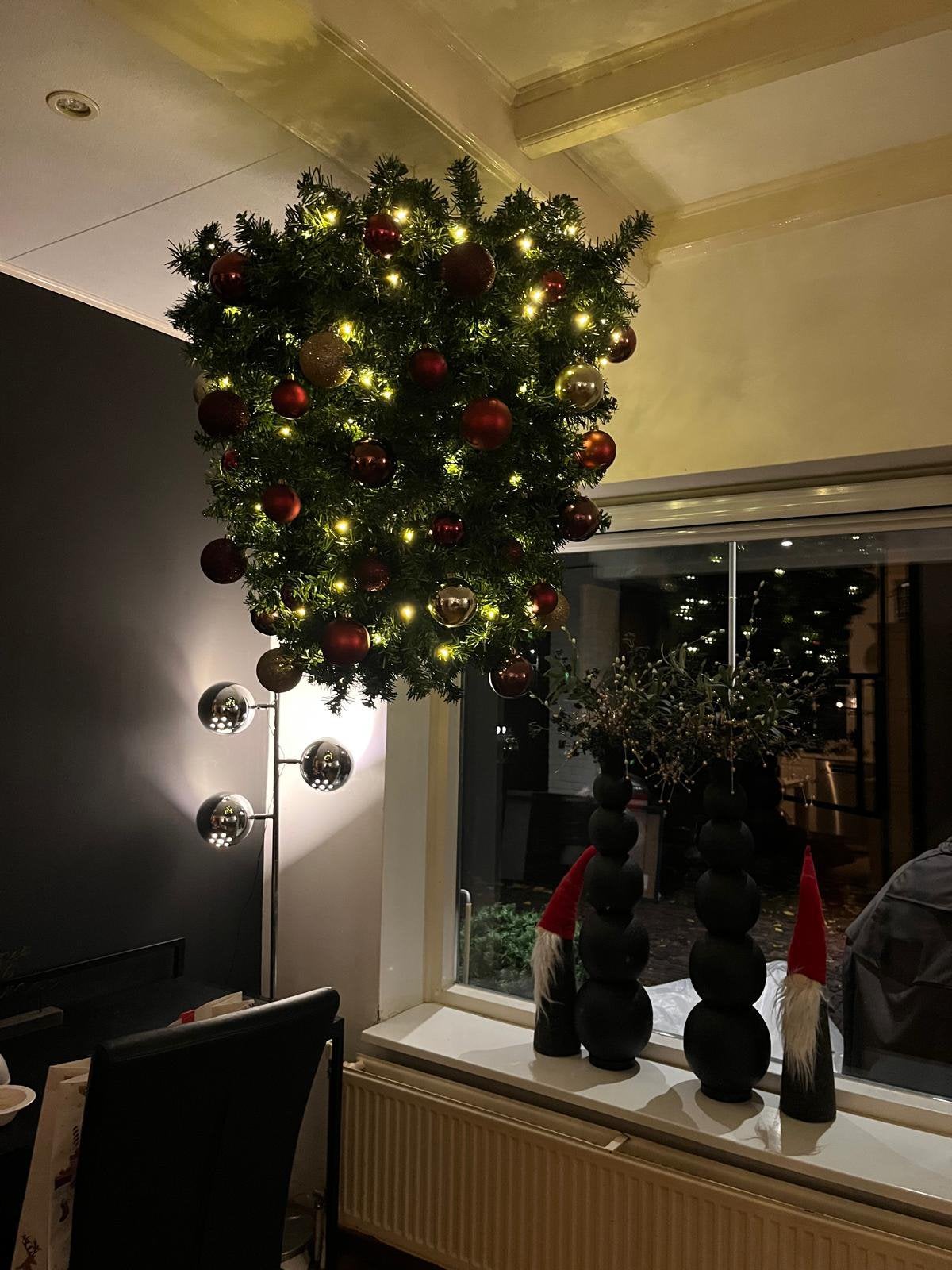 Hangende kerstboom (kunst), Ophalen, Zo goed als nieuw
