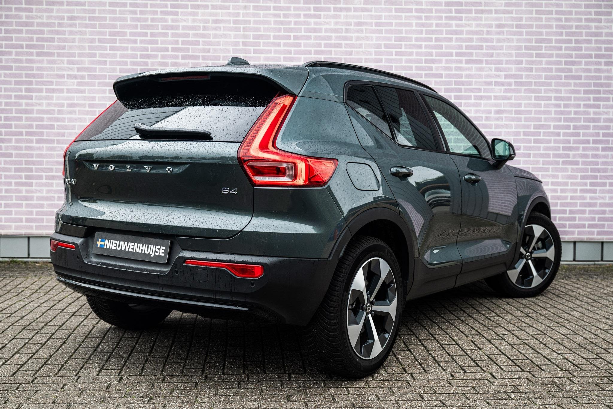 Volvo XC40 2.0 B4 Plus Dark | Trekhaak | Lichtmetalen Velgen, Auto's, Gebruikt, Euro 6, 4 cilinders, Origineel Nederlands