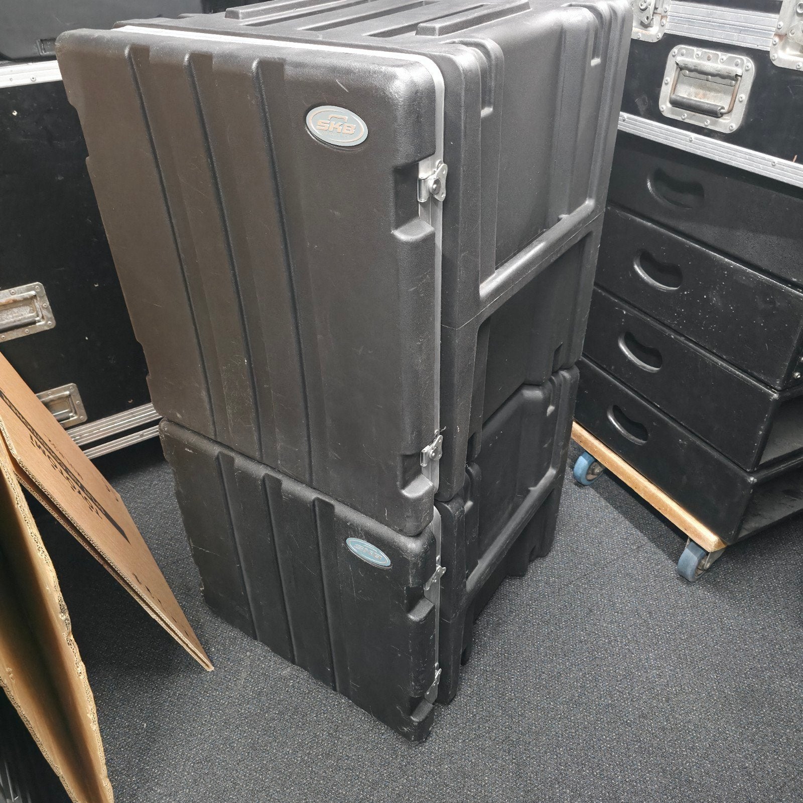 SKB ROTO   flightcases   19 inch   10 - 12 HE, Ophalen of Verzenden, Gebruikt, Overige instrumenten, Flightcase