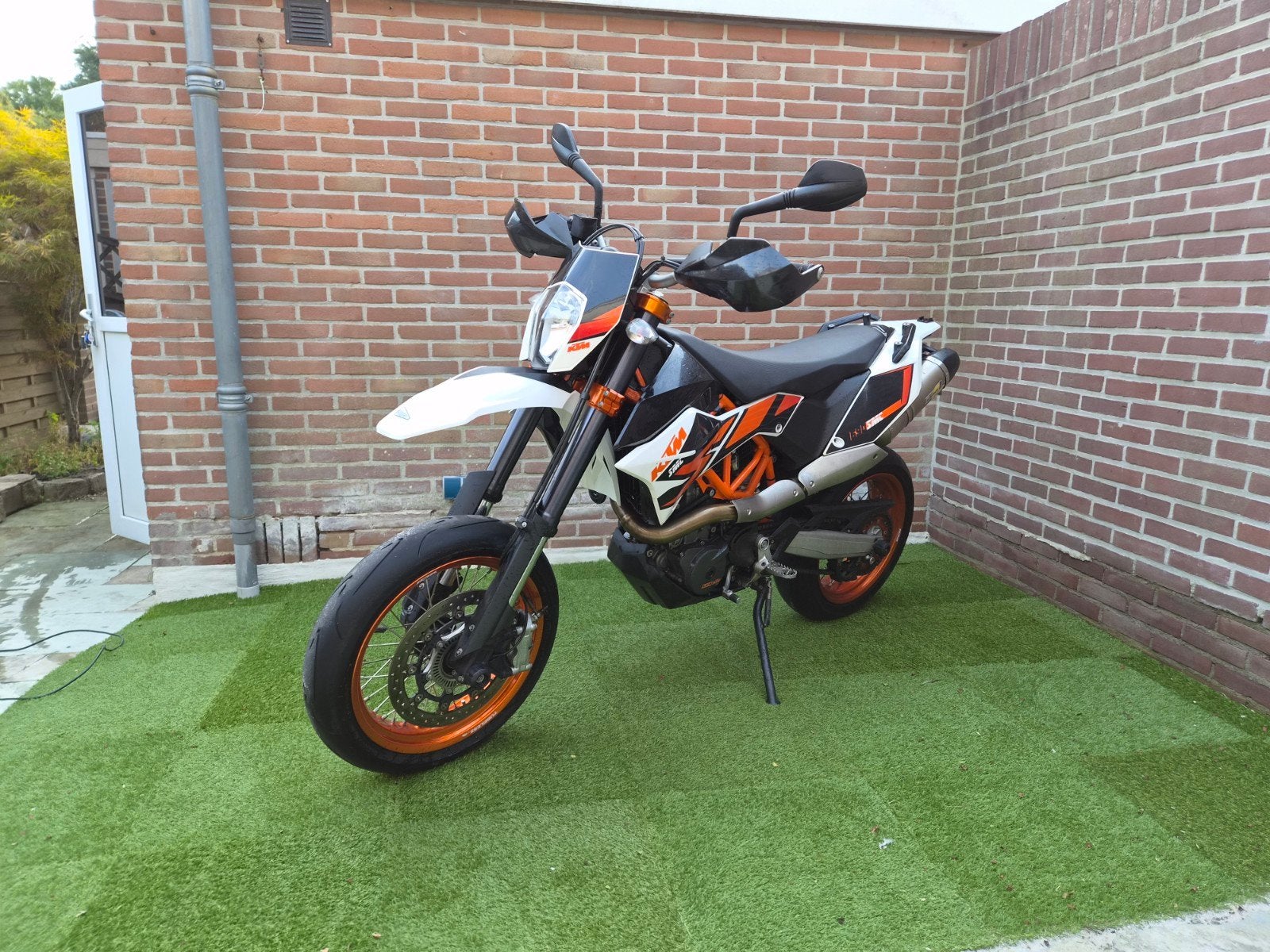 KTM 690 SMC R Supermoto - Perfecte staat, Motoren, Occasion, Particulier, Minimaal motorrijbewijs A2, ABS