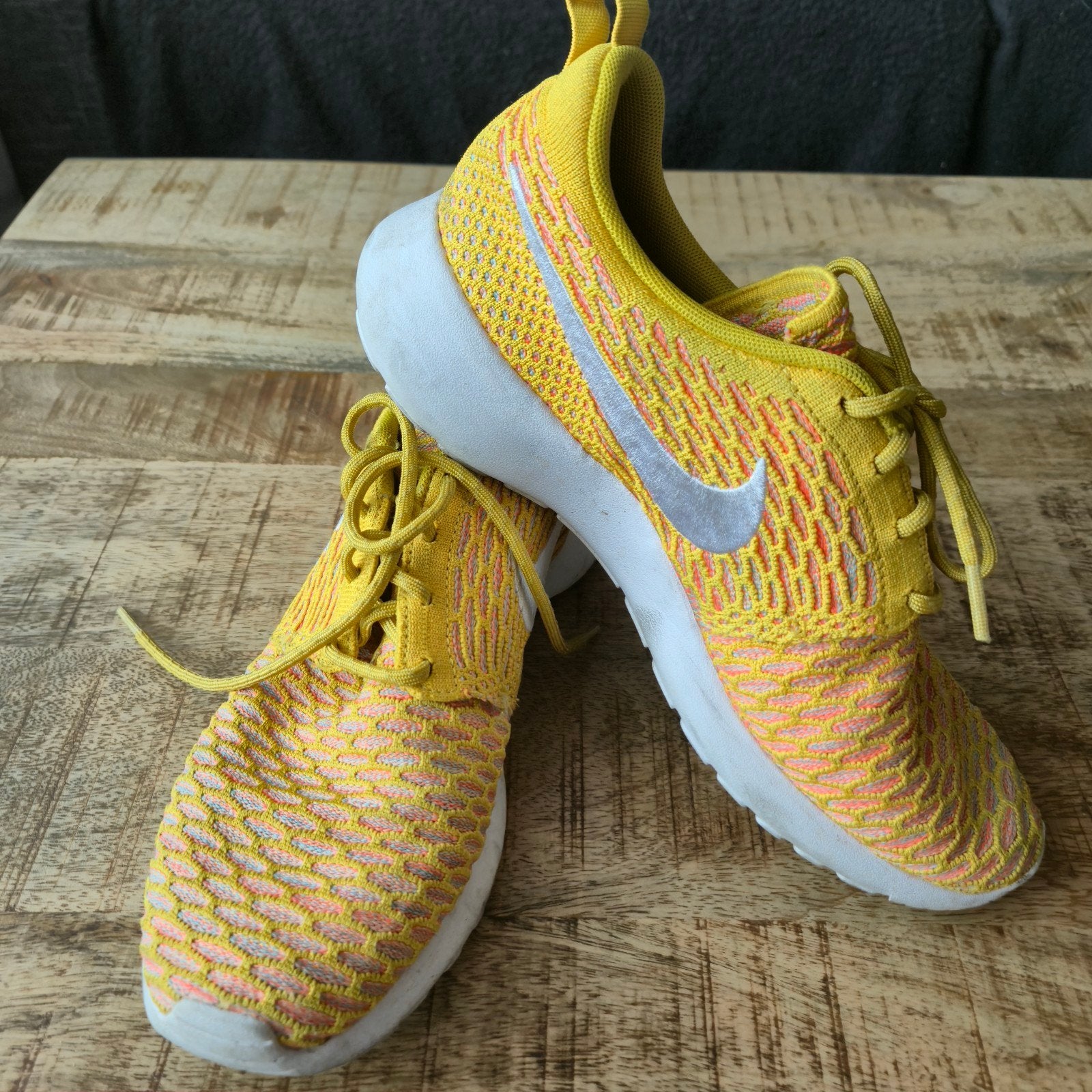 Nike Roshe Run Flyknit Dames Sneakers Geel Maat 40.5, Kleding | Dames, Ophalen of Verzenden