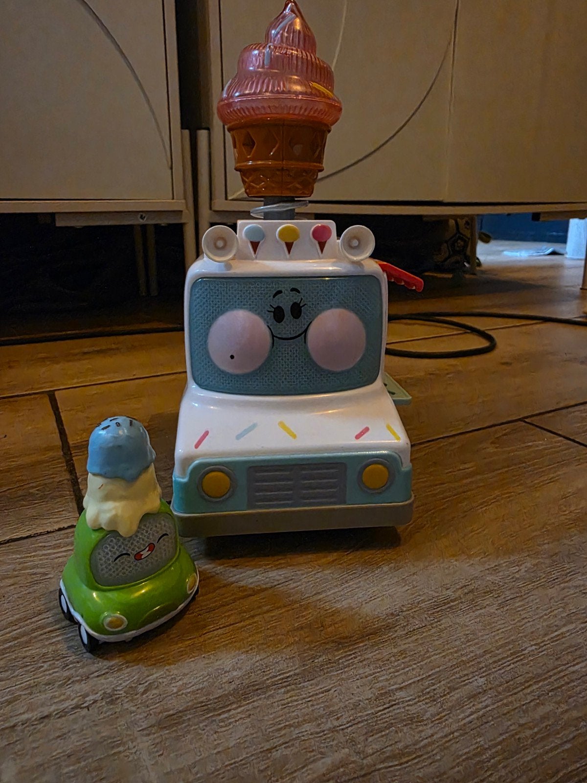 VTech Toet Toet Auto's IJscowagen met mini-auto, Ophalen of Verzenden, Zo goed als nieuw
