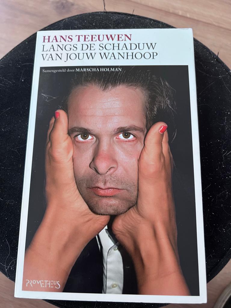 Hans Teeuwen - Langs de schaduw van jouw wanhoop + CD, Boeken, Ophalen of Verzenden, Zo goed als nieuw, Nederland