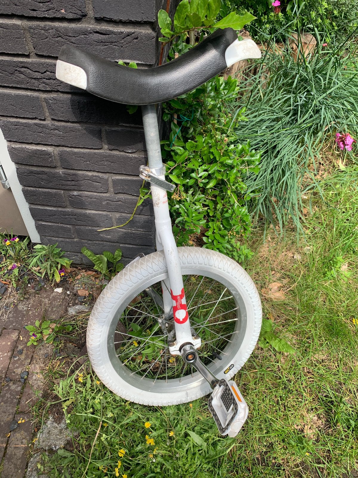 Mooie witte eenwieler - 16 inch, Ophalen of Verzenden, Zo goed als nieuw