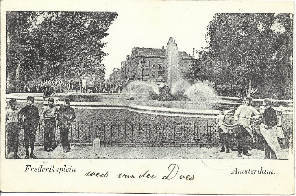 Amsterdam-26-Frederiksplein,fontein,Kinderen antiek uit 1902, Ophalen of Verzenden, Voor 1920, Gelopen, Noord-Holland