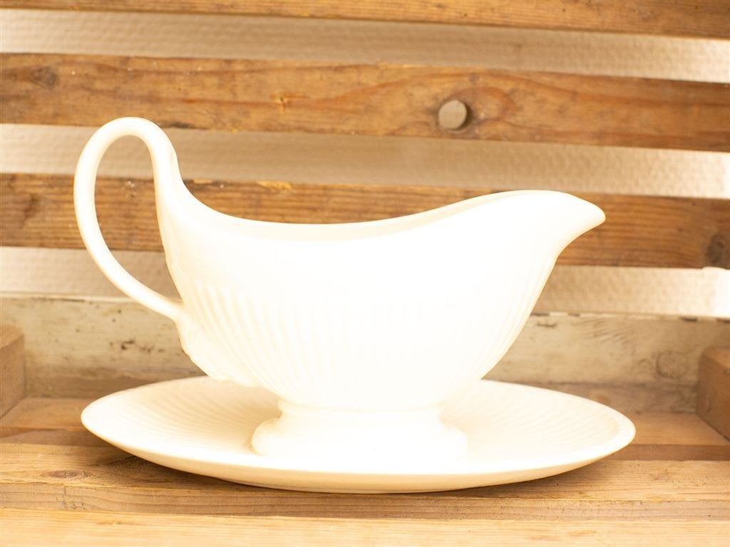 Wedgwood sju/,saus schaaltje op een vast schoteltje 32625, Ophalen of Verzenden, Gebruikt, Aardewerk, Bord(en)