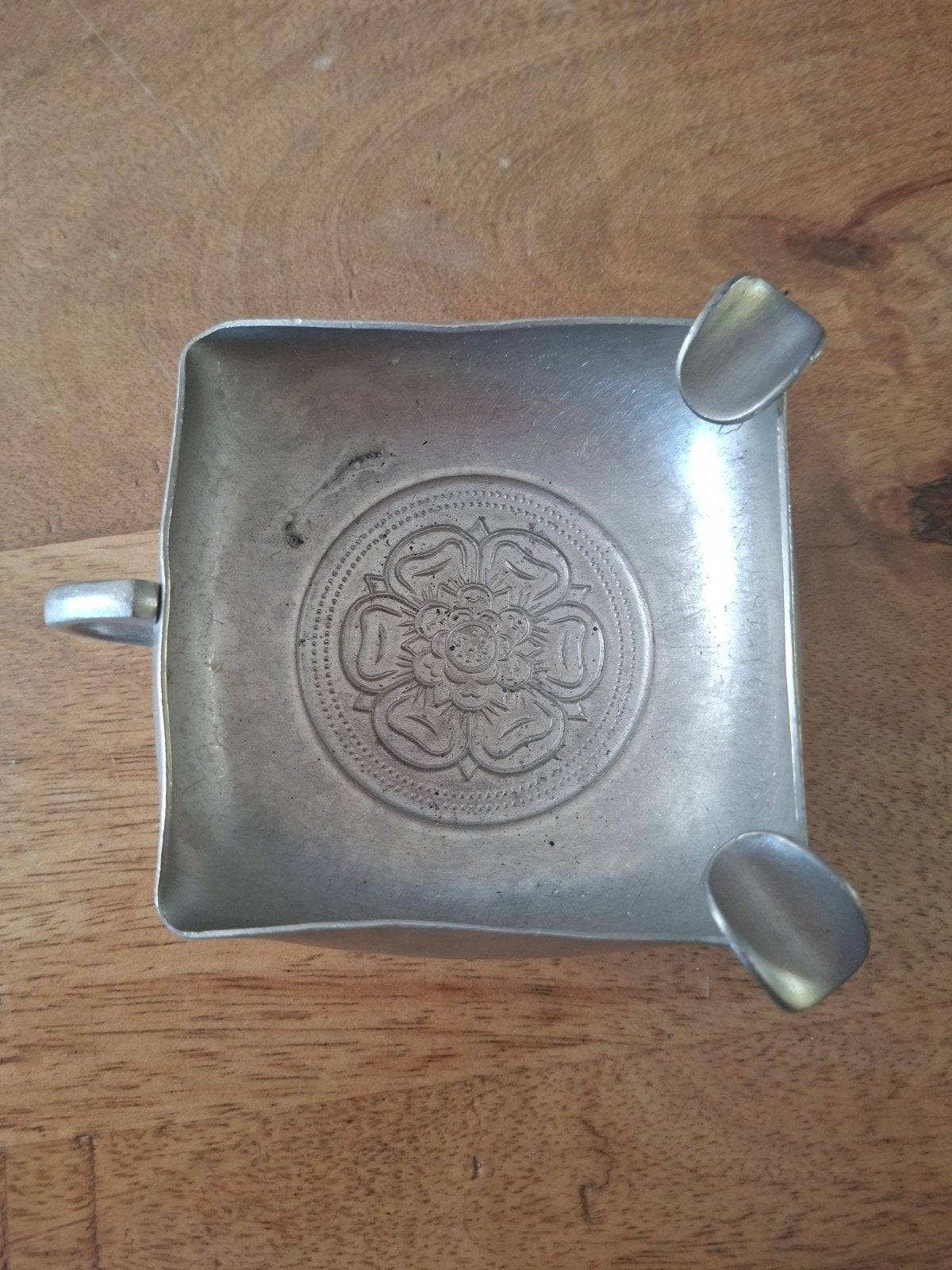 Vintage tinnen asbak met bloemmotief, Ophalen of Verzenden