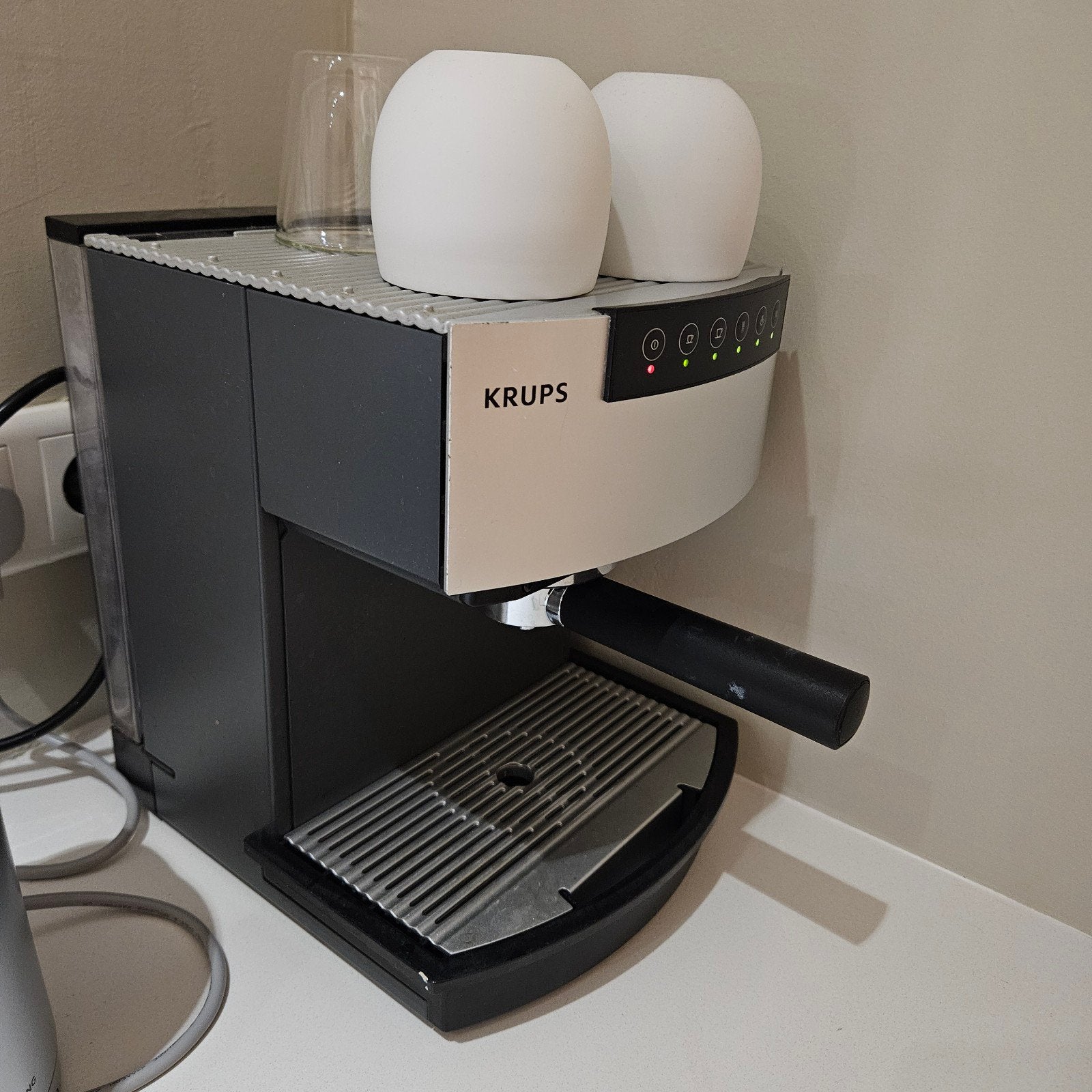 Foto 4 van Krups Nespresso Espresso apparaat - zilverkleurig