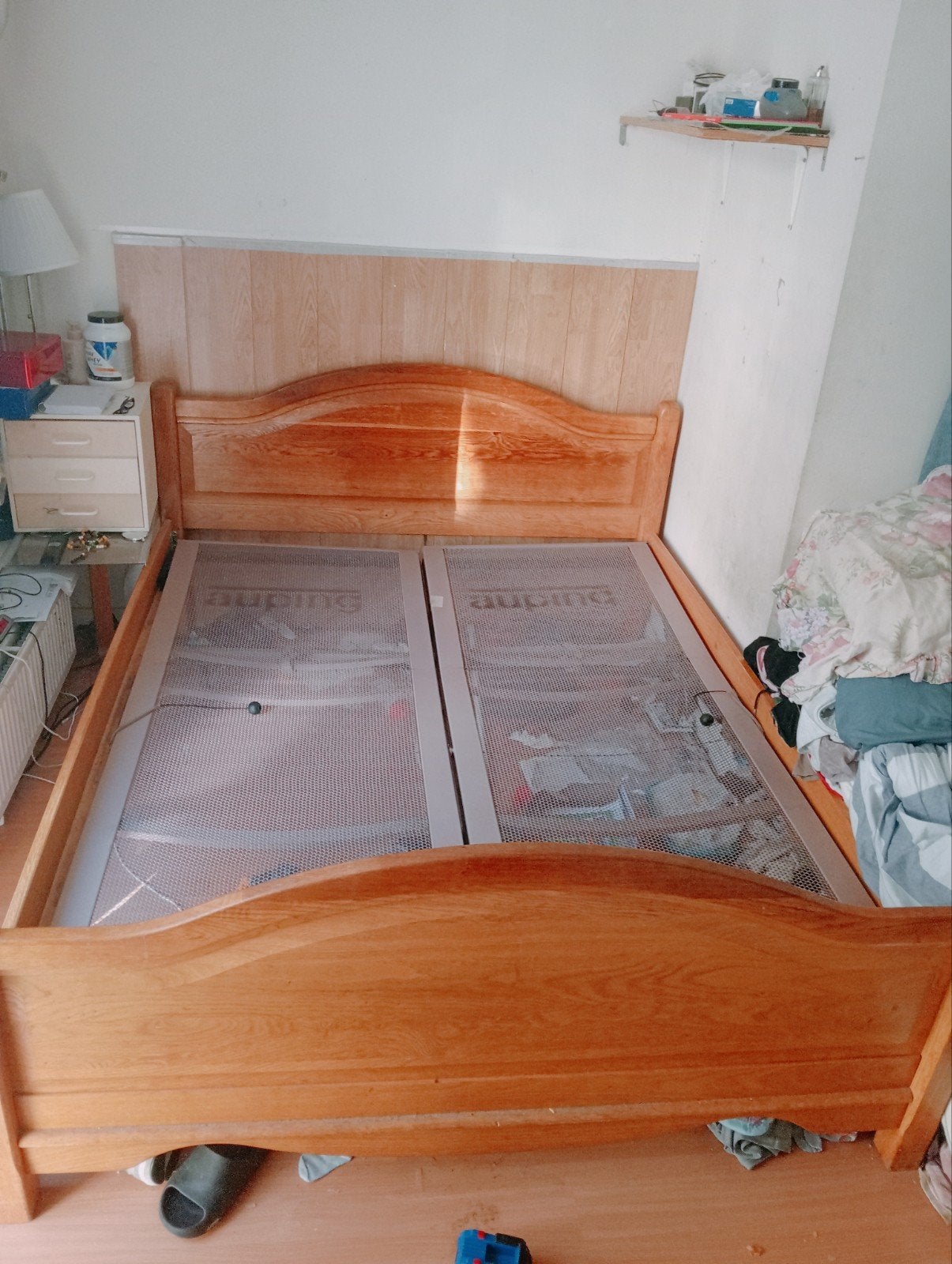 Massief houten tweepersoonsbed met lattenbodems en metras, Huis en Inrichting, Gebruikt, Bruin, Klassiek, Tweepersoons