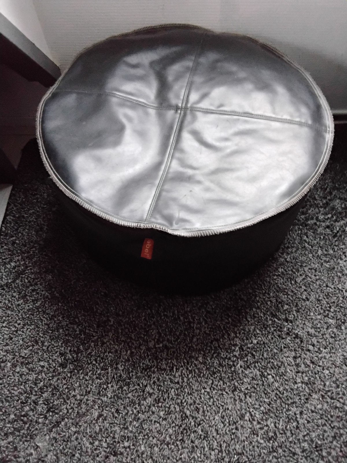 poef van leer kleur zwart, Ophalen, Leer, 50 tot 75 cm, 50 tot 75 cm