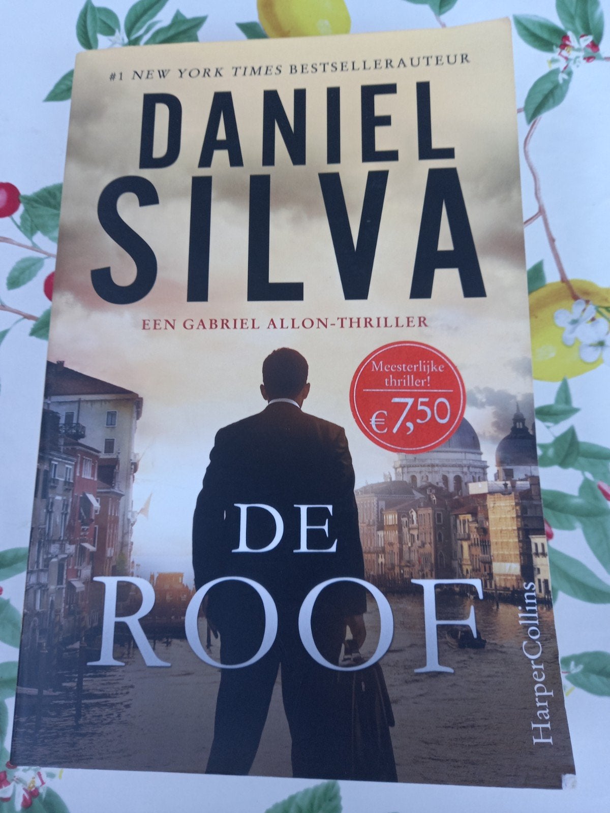 C Daniel Silva - De roof, Boeken, Europa overig, Daniel Silva, Ophalen of Verzenden, Zo goed als nieuw