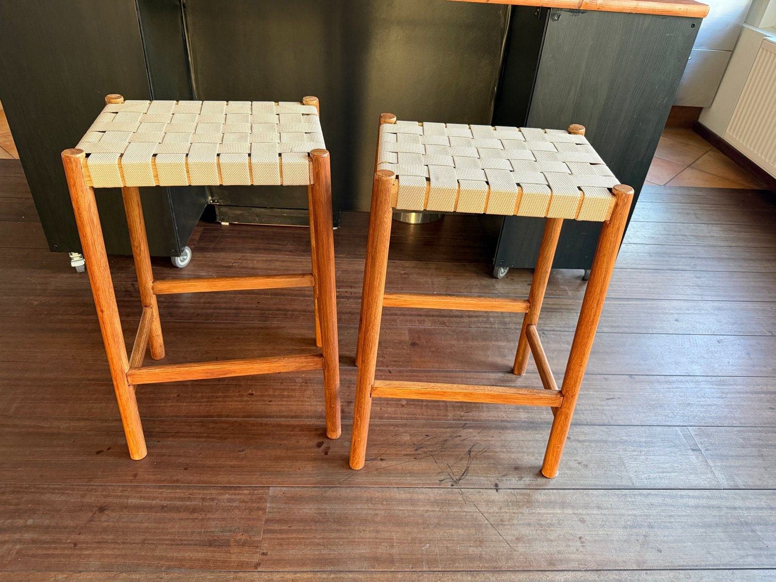 Set van 2 houten krukken - 70 cm hoog, Ophalen, Gebruikt, 60 tot 90 cm, Hout