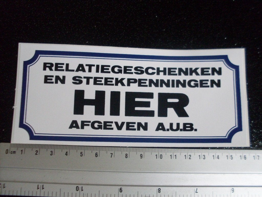 sticker relatiegeschenken steekpenningen hier afgeven aub, Verzenden, Zo goed als nieuw, Overige typen