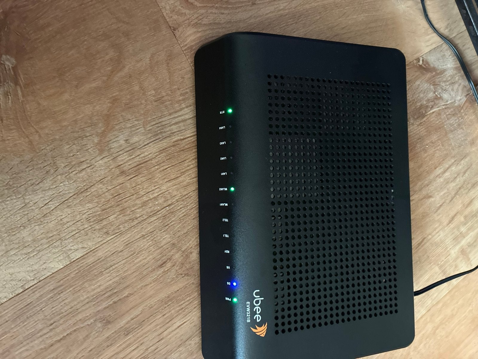 Wifi router ziggo wifi compleet ubee EVW321B router, Computers en Software, Ophalen of Verzenden, Zo goed als nieuw