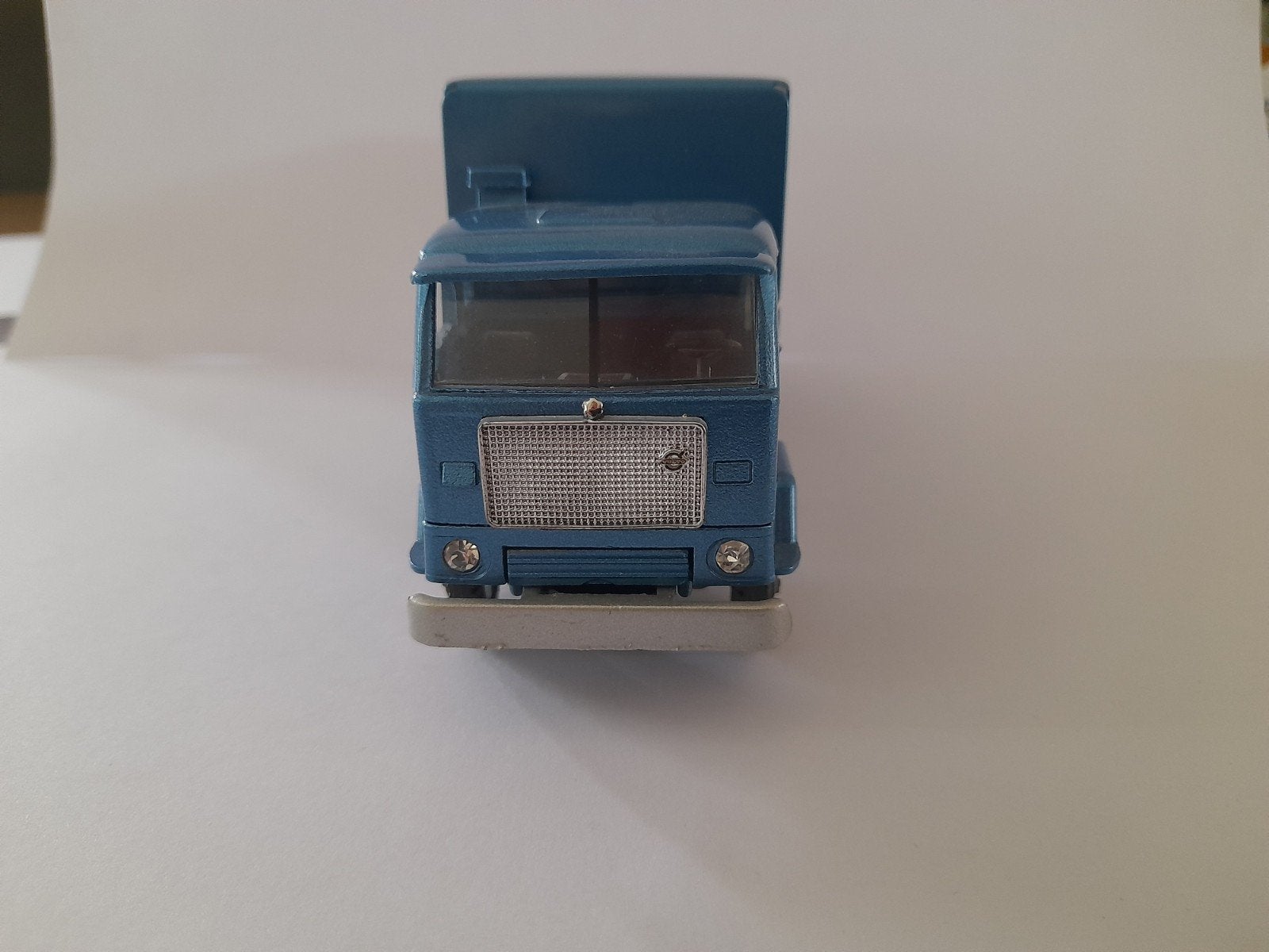 Vintage blauwe bakwagen  volvo F88, Overige merken, 1:50 of kleiner, Ophalen of Verzenden, Zo goed als nieuw