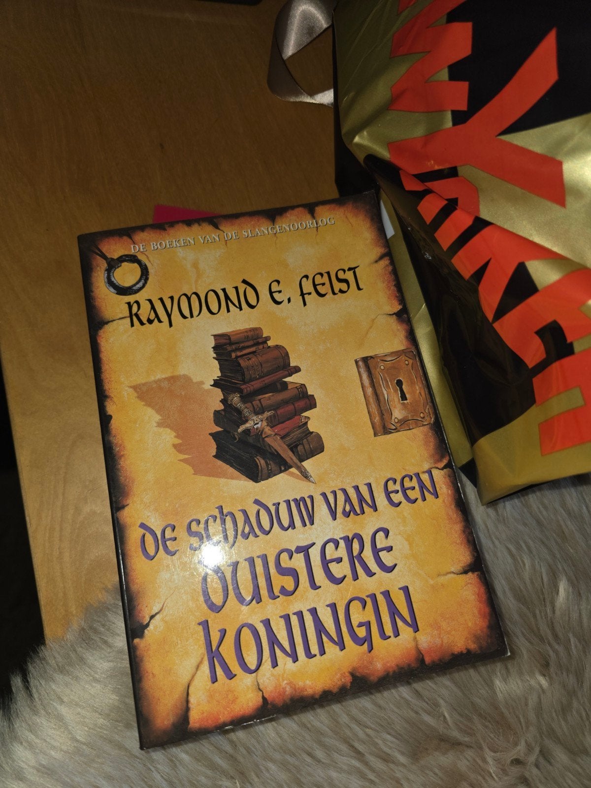 raymond e feist De schaduw van een duistere koningin, Boeken, Ophalen of Verzenden, Zo goed als nieuw