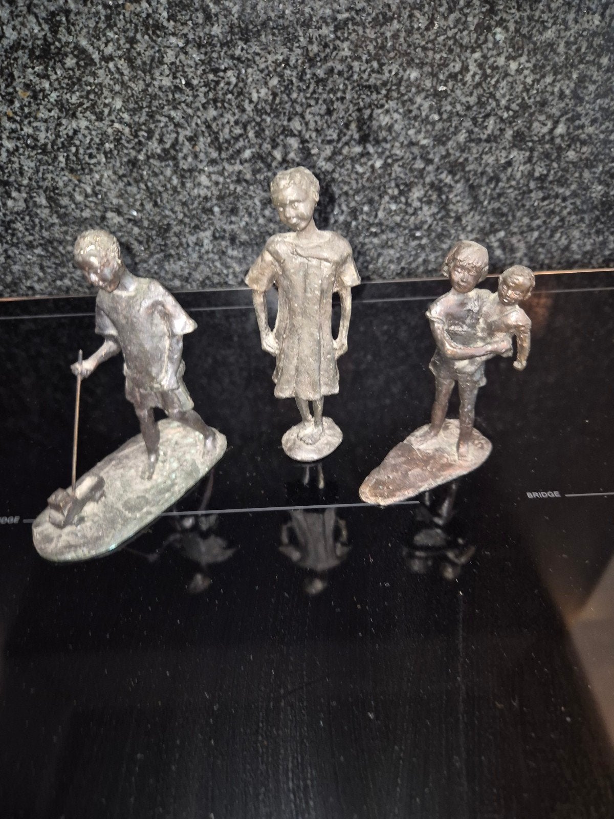 3 bronzen beeldjes Corry Ammerlaan, Ophalen, Gebruikt, Mens