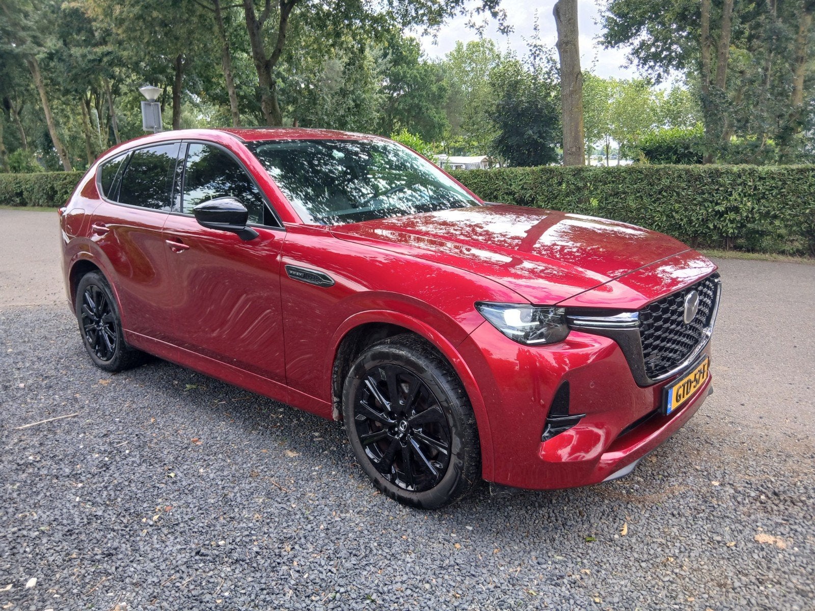 Mazda CX-60 2.5 E-skyactiv Homura Phev 327pk Aut 2023 Rood, Auto's, Automaat, Zwart, 327 pk, 2500 kg