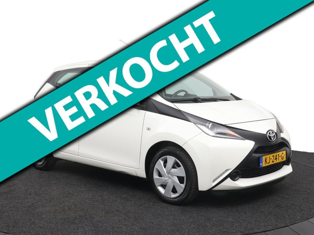 Toyota Aygo 1.0 VVT-i x-now I CRUISE I NAVI I BLUETHOOT, Voorwielaandrijving, Stof, Gebruikt, 4 stoelen