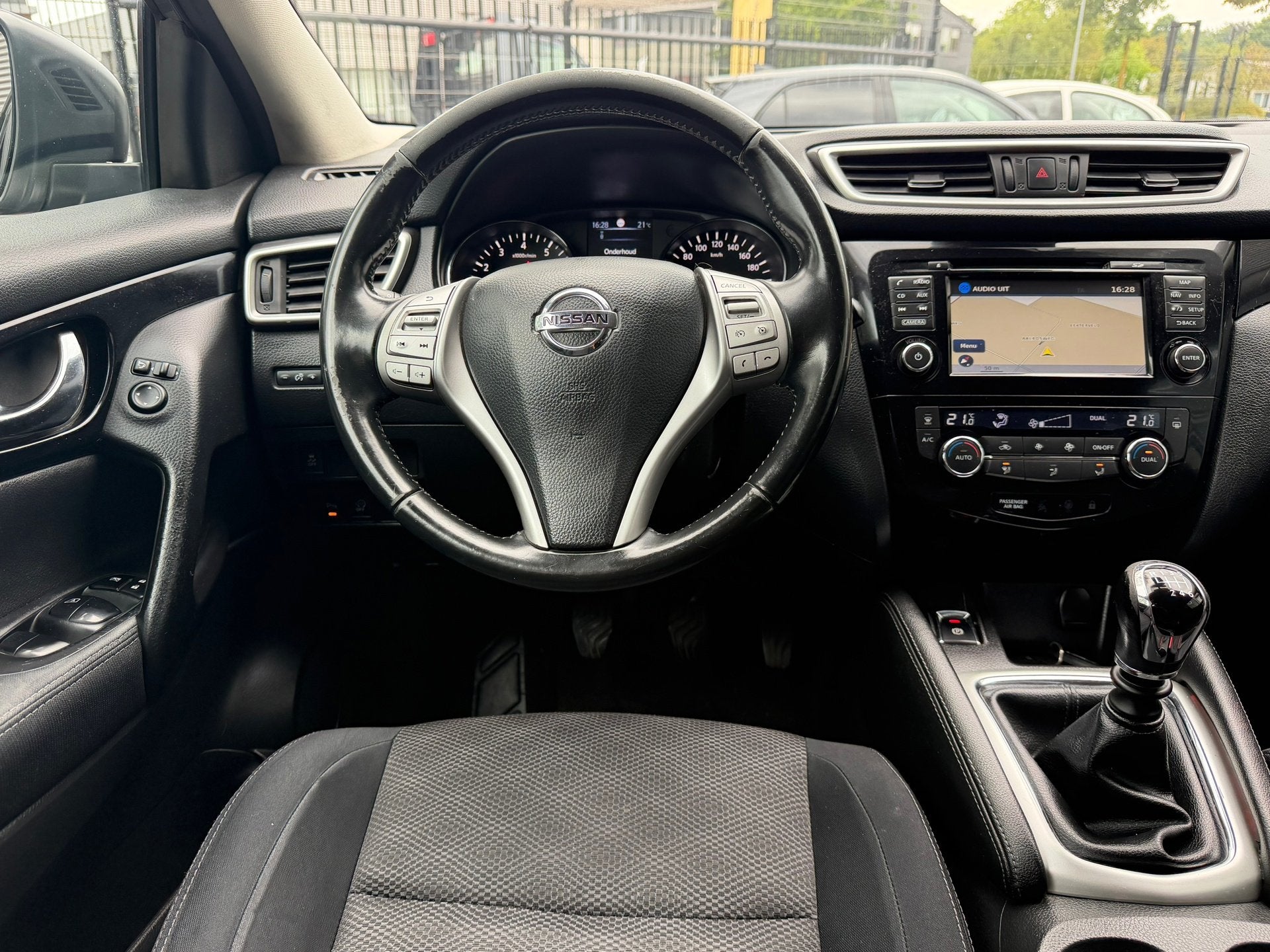 Nissan Qashqai 1.2 116PK Navi,Trekhaak,Clima,Cruise,Stoelver, Auto's, Voorwielaandrijving, Euro 5, Stof, Gebruikt