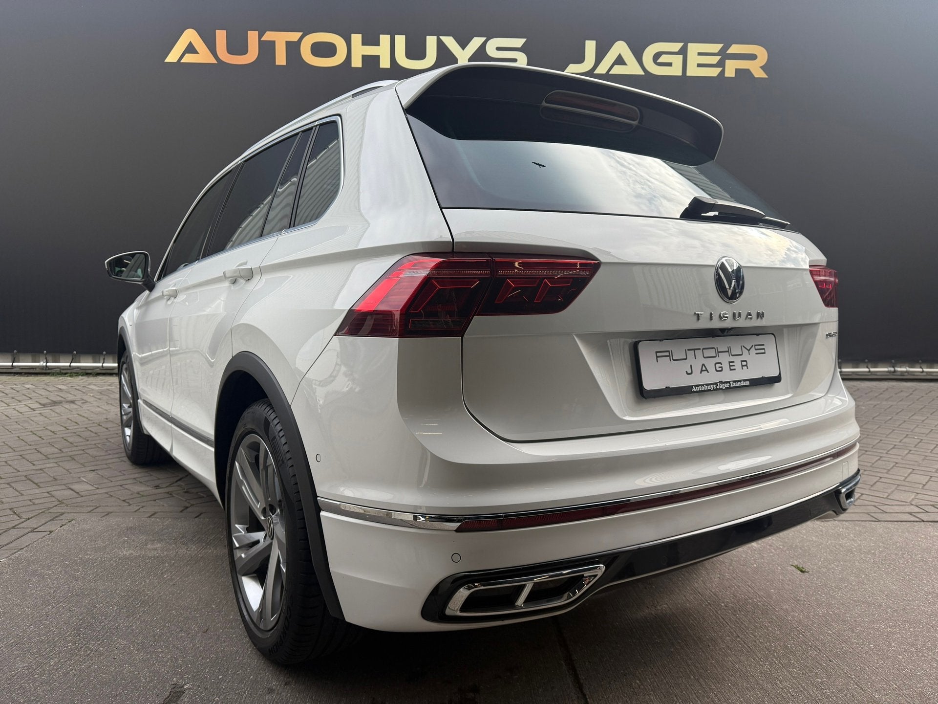 Volkswagen Tiguan 1.4 TSI eHybrid R-Line Pano 360 Leder Carp, 1716 kg, Gebruikt, Zwart, 4 cilinders