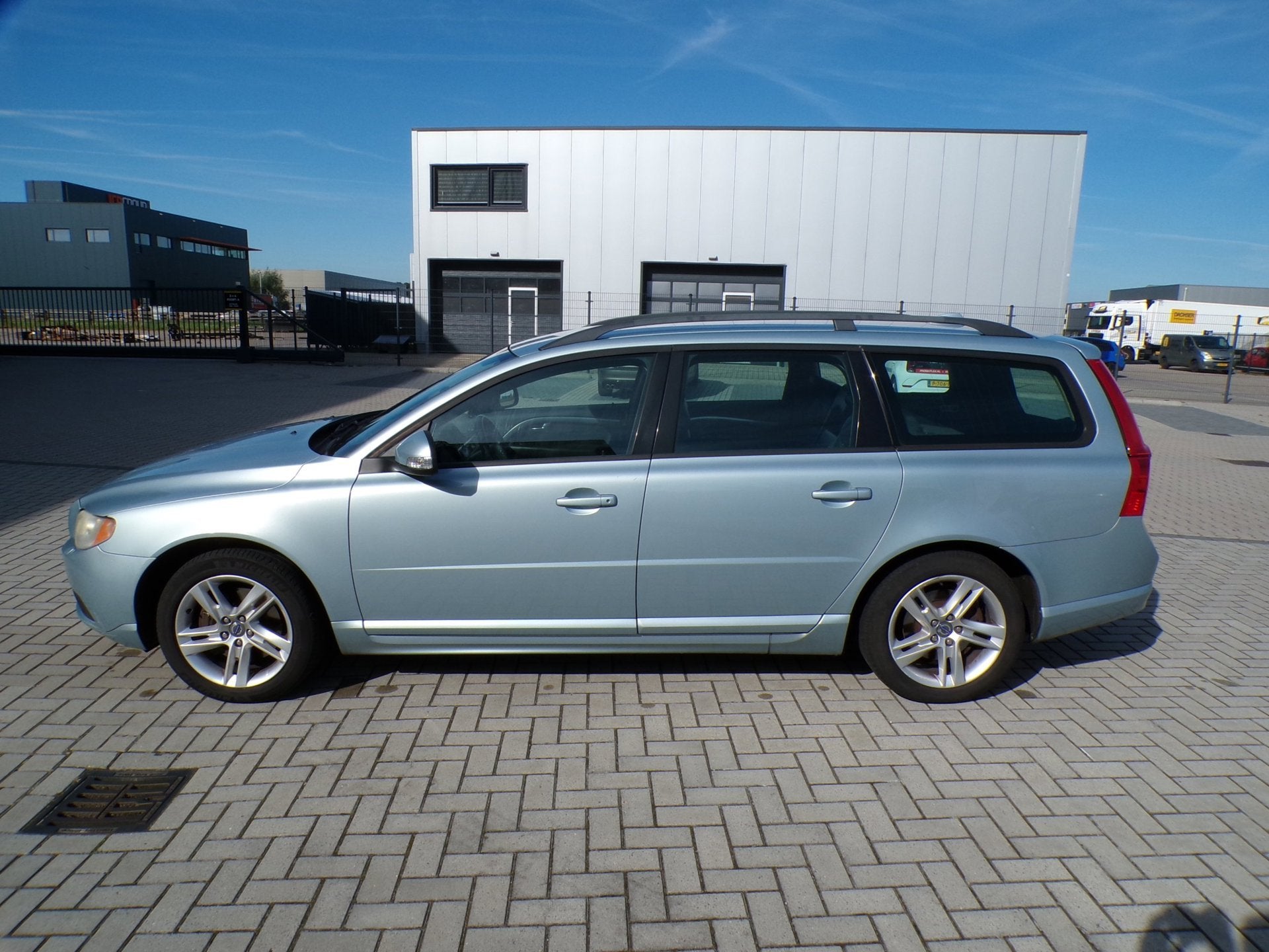Volvo V70 2.4 D5 Momentum Leer-Sensoren-Automaat, Gebruikt, Zwart, 2000 kg, Blauw