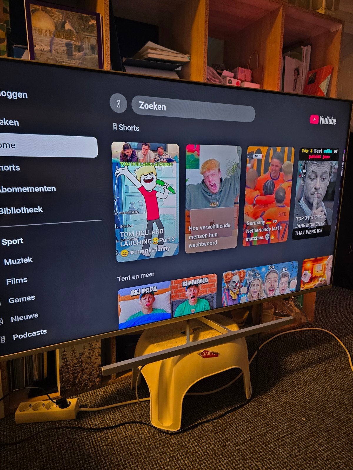Foto 3 van Philips 4K 58 inch Smart TV met Ambilight en afstandsbedieni