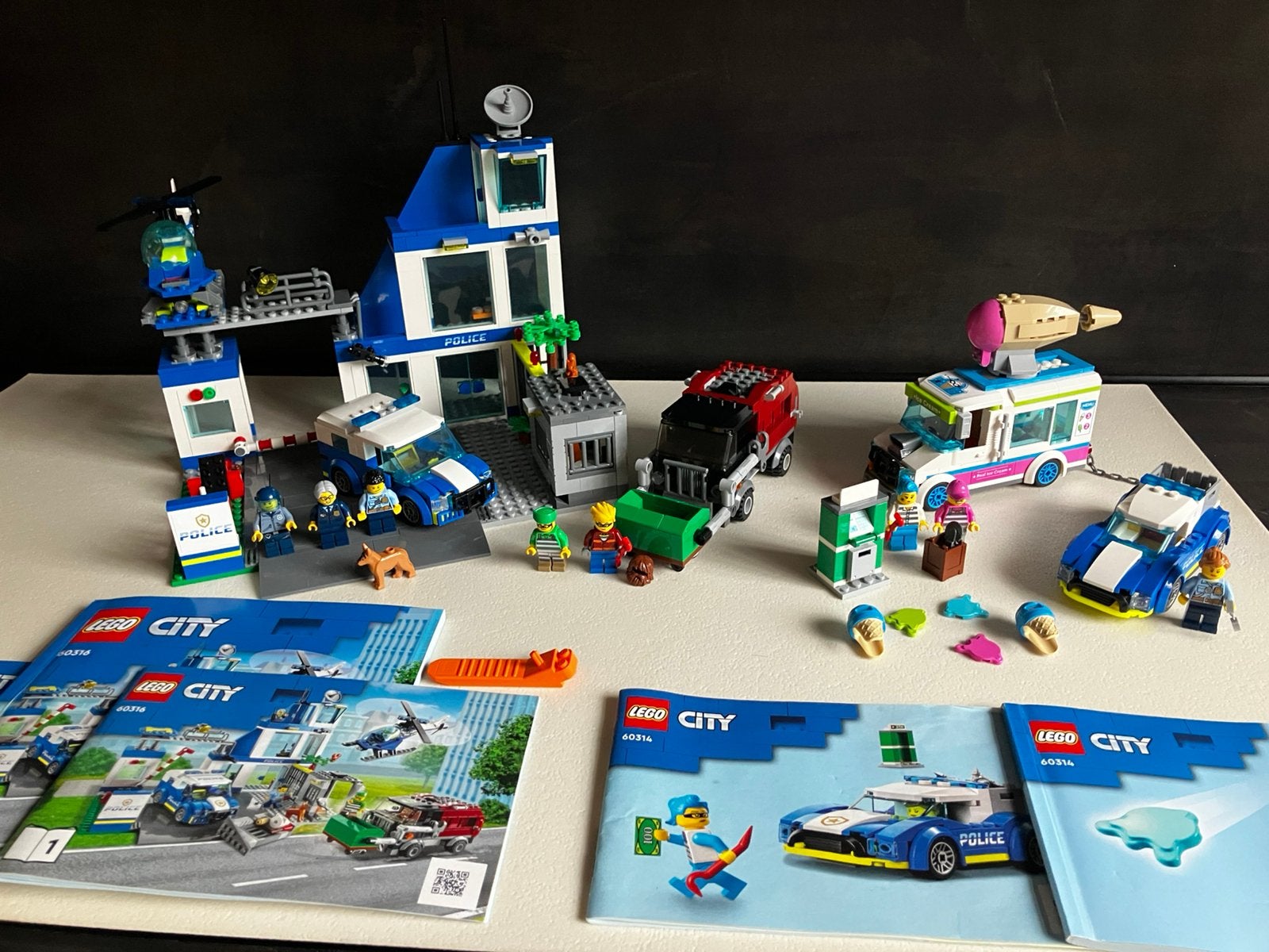 Lego politiebureau en ijswagen achtervolging, Kinderen en Baby's, Speelgoed | Duplo en Lego, City, Lego, Ophalen of Verzenden