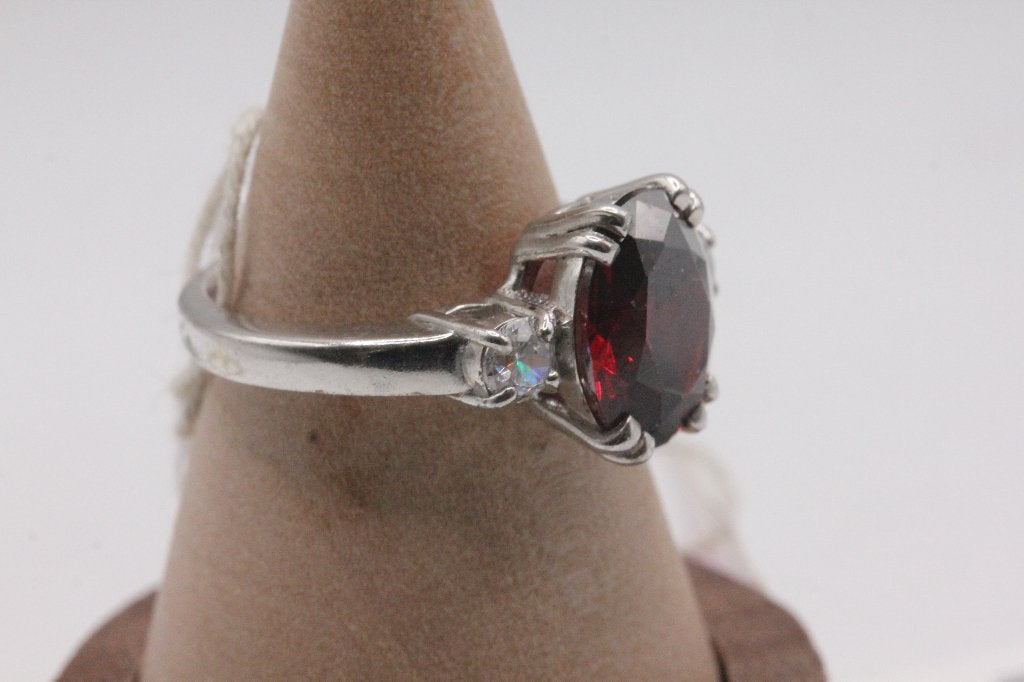 ring sterling zilver met granaat steen, 18 tot 19, Nieuw, Ophalen of Verzenden, Met edelsteen