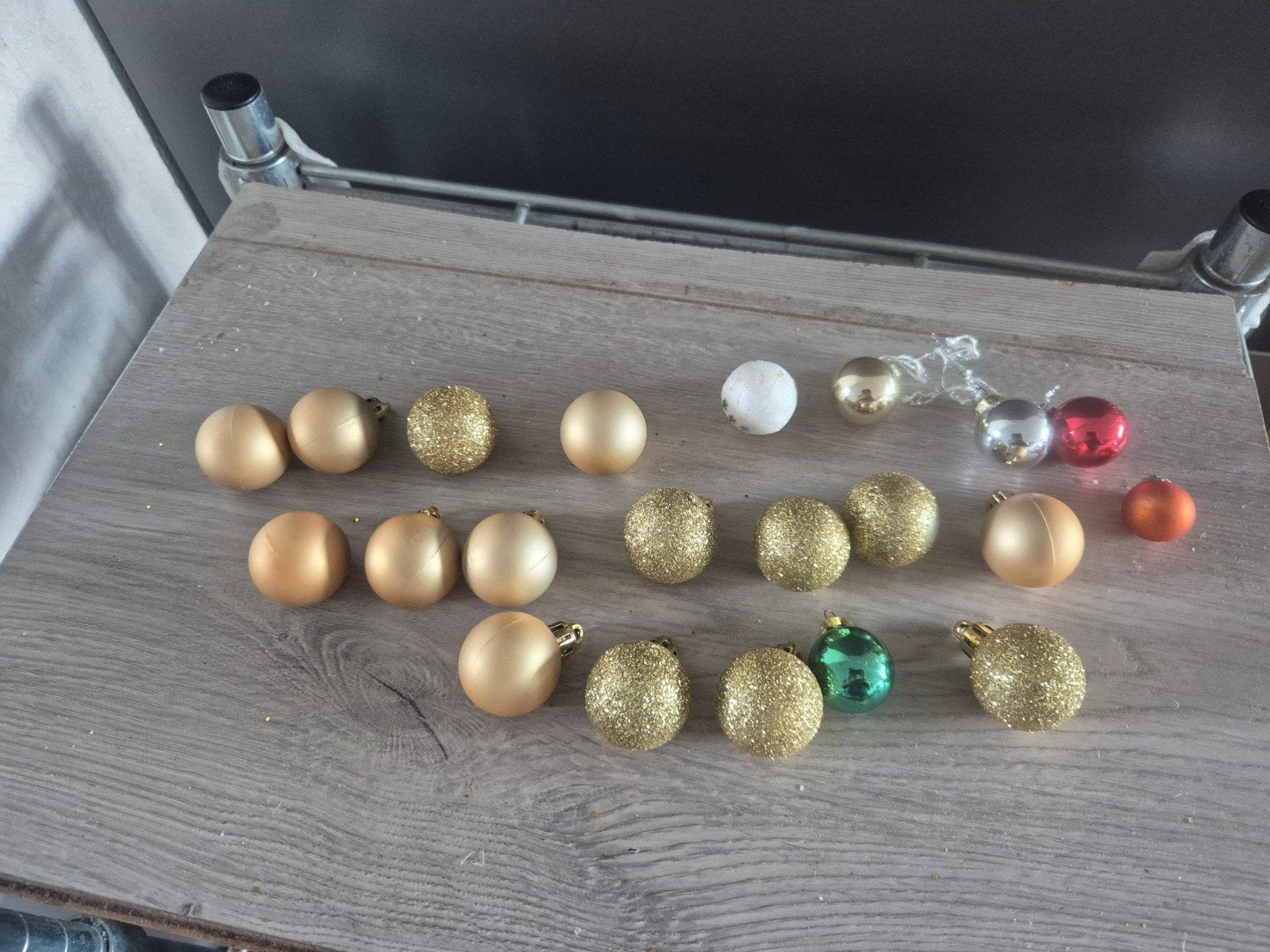 21 kleine kerstballen, Diversen, Ophalen of Verzenden, Zo goed als nieuw