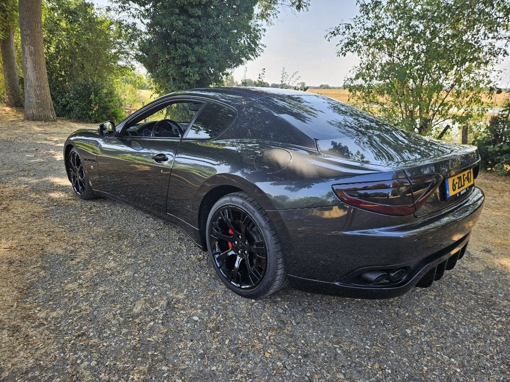 Maserati Granturismo 4.7 V8 440pk Aut. 2011 Grijs, Automaat, Achterwielaandrijving, 120 €/maand, Leder