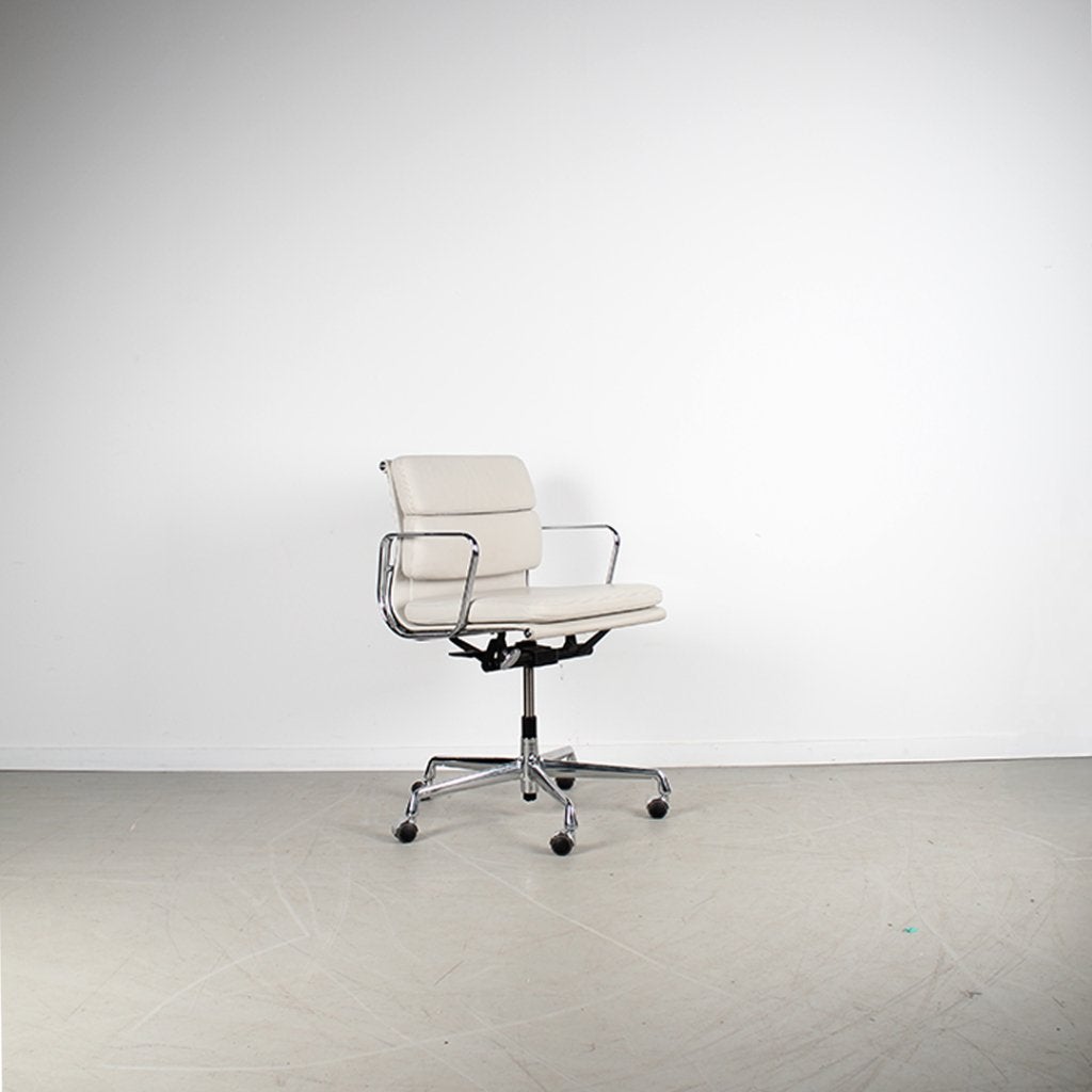 3x Vitra Eames Ea 217 Bureaustoel Softpad Clay – Chroom