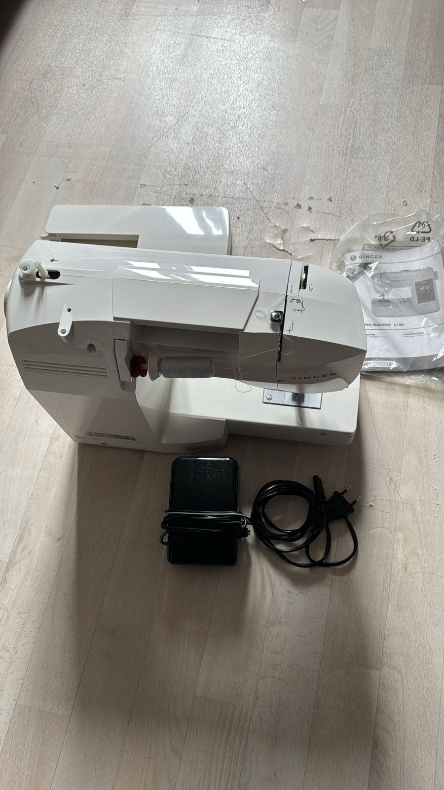Singer naaimachines, Hobby en Vrije tijd, Ophalen, Zo goed als nieuw, Lockmachine, Singer