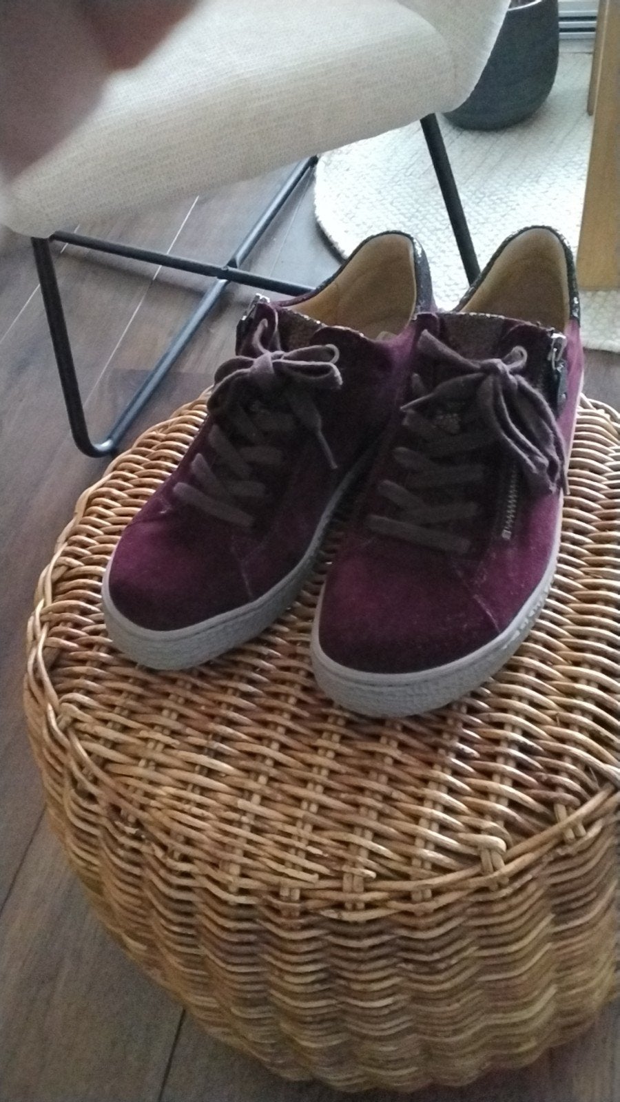 mooie nette hartjes schoenen, bordeaux rood., Ophalen of Verzenden, Zo goed als nieuw, Rood, Sneakers of Gympen