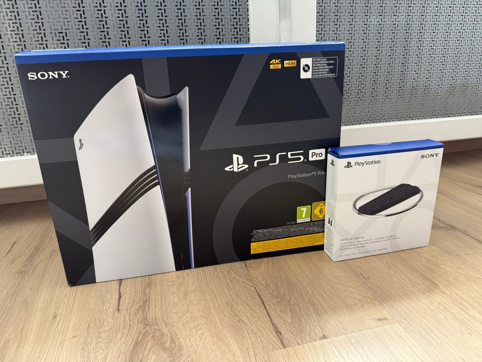 PlayStation 5 Pro + Vertical Stand - Als Nieuw in doos, Ophalen of Verzenden, Zo goed als nieuw, Playstation 5 Digital