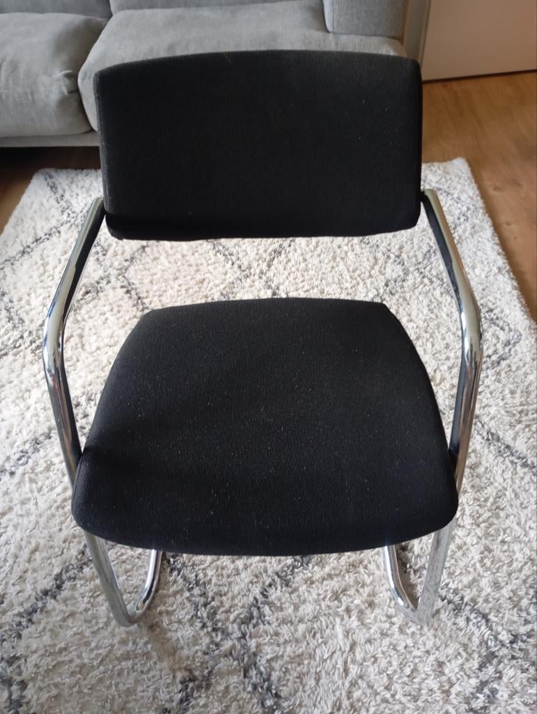 4 zwarte stoelen met chromen frame, Huis en Inrichting, Stoelen, Ophalen, Gebruikt, Zwart, Modern