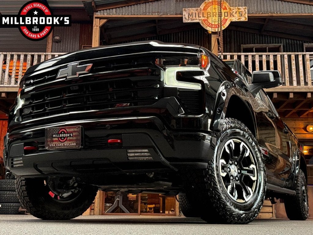 Chevrolet Silverado Z71 Trailboss 360 graden camera, Auto's, Chevrolet, Automaat, 8 cilinders, 4 stoelen, Zwart