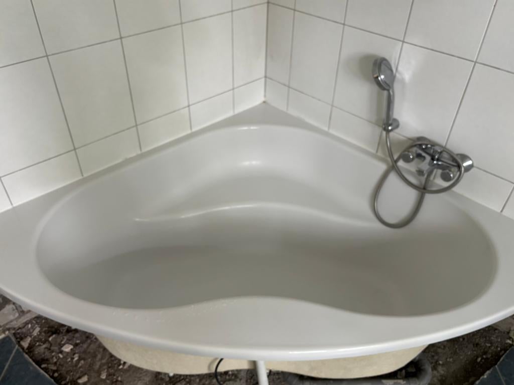 Prima kunststof hoekbad 140cm, nu op te halen , koopje!, Ophalen, Gebruikt, Met bad